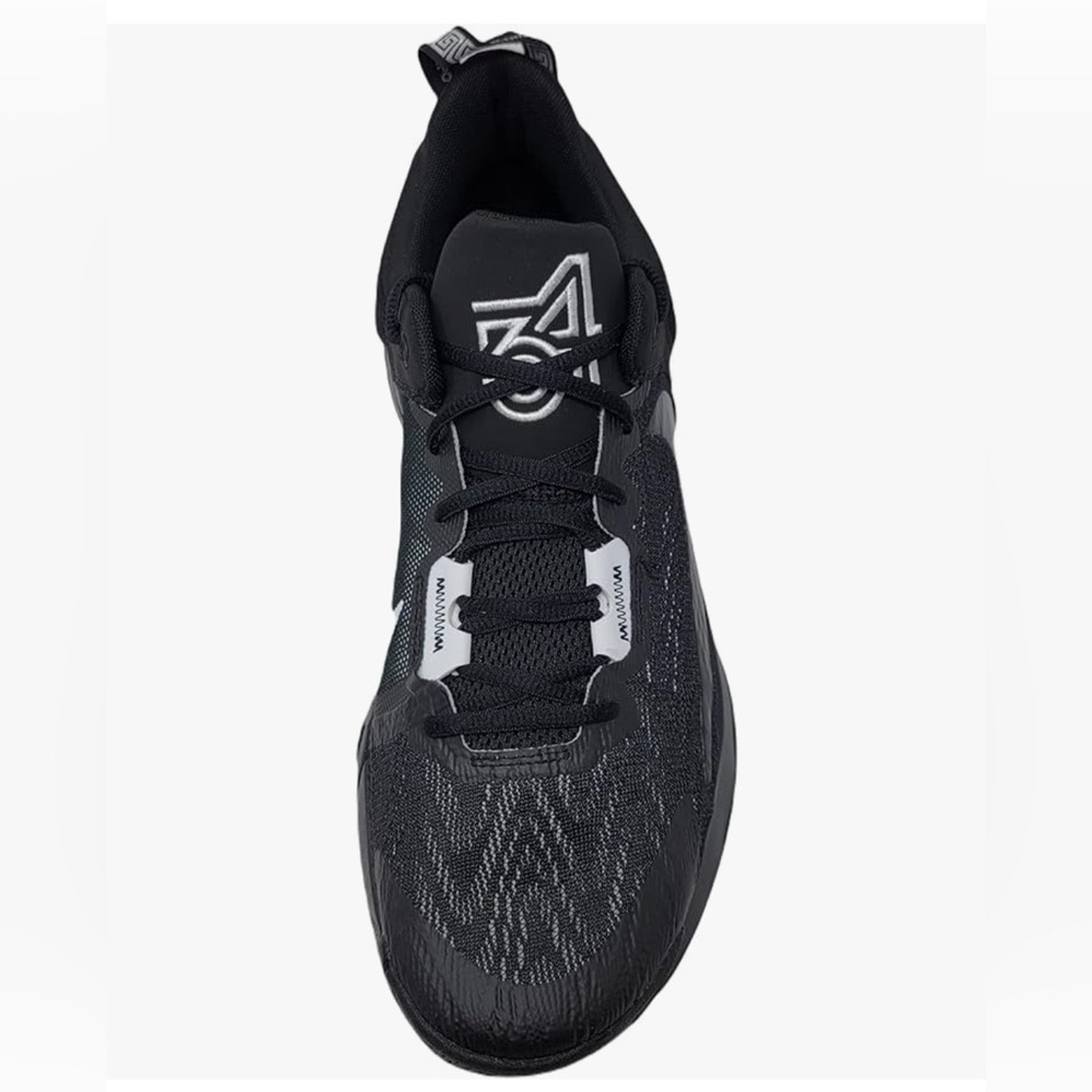 Youth Nike Gennis Immortality Basketball Sneakers Size 7Y
B2